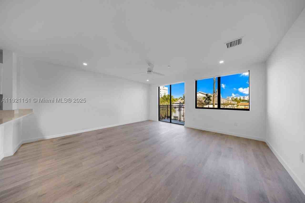 20 Ne 19th Ave #210