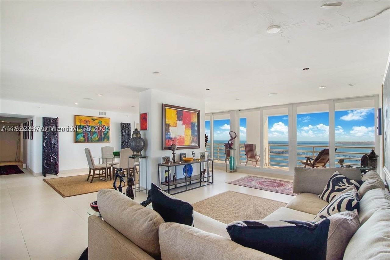 1541 Brickell Ave - Photo 2 of 24