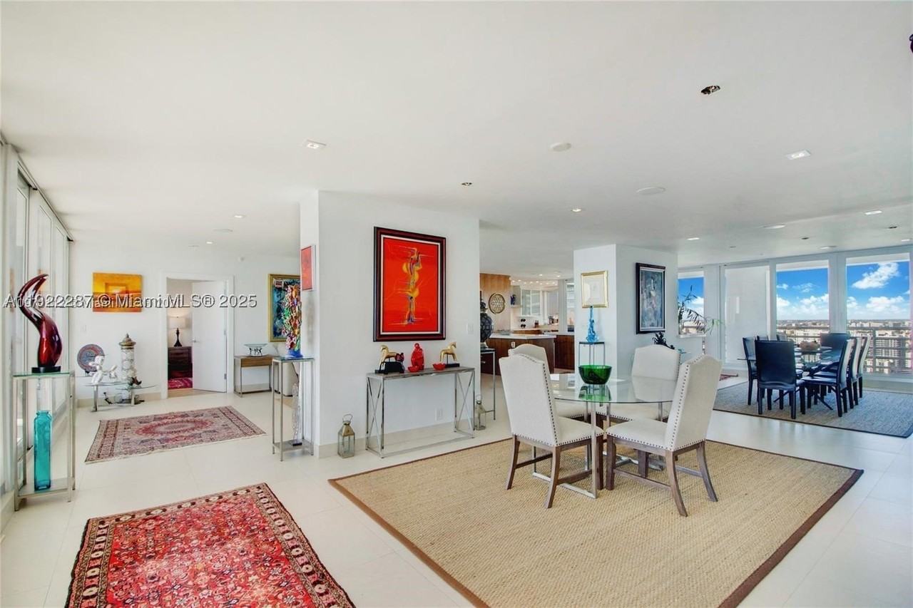 1541 Brickell Ave - Photo 3 of 24