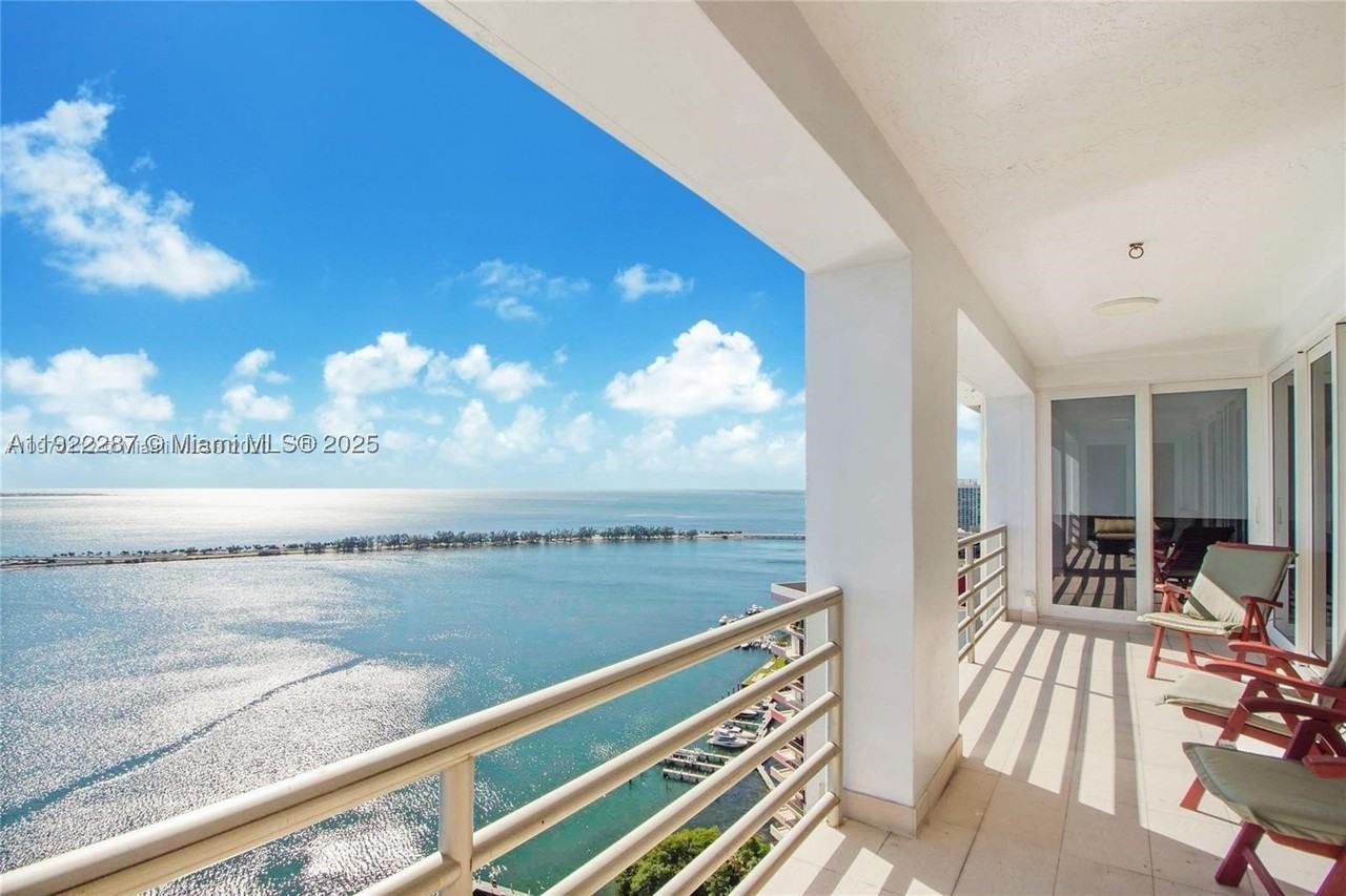 1541 Brickell Ave - Photo 4 of 24