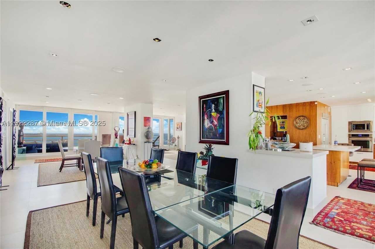 1541 Brickell Ave - Photo 6 of 24