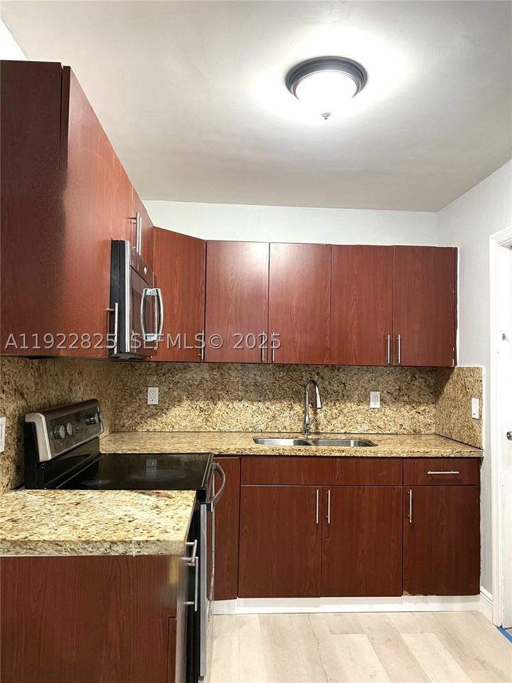 9710 SW SW 161 ST - Photo 4 of 9
