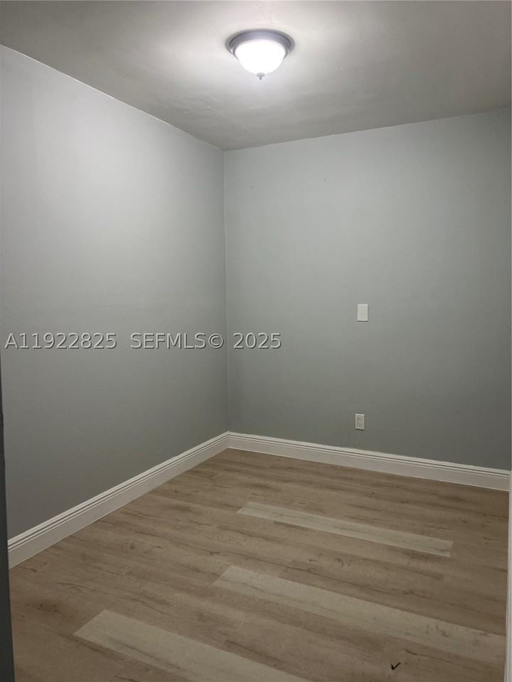 9710 SW SW 161 ST - Photo 5 of 9