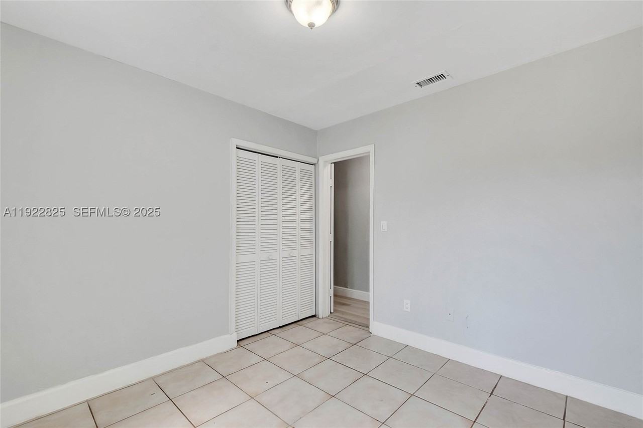 9710 SW SW 161 ST - Photo 6 of 9