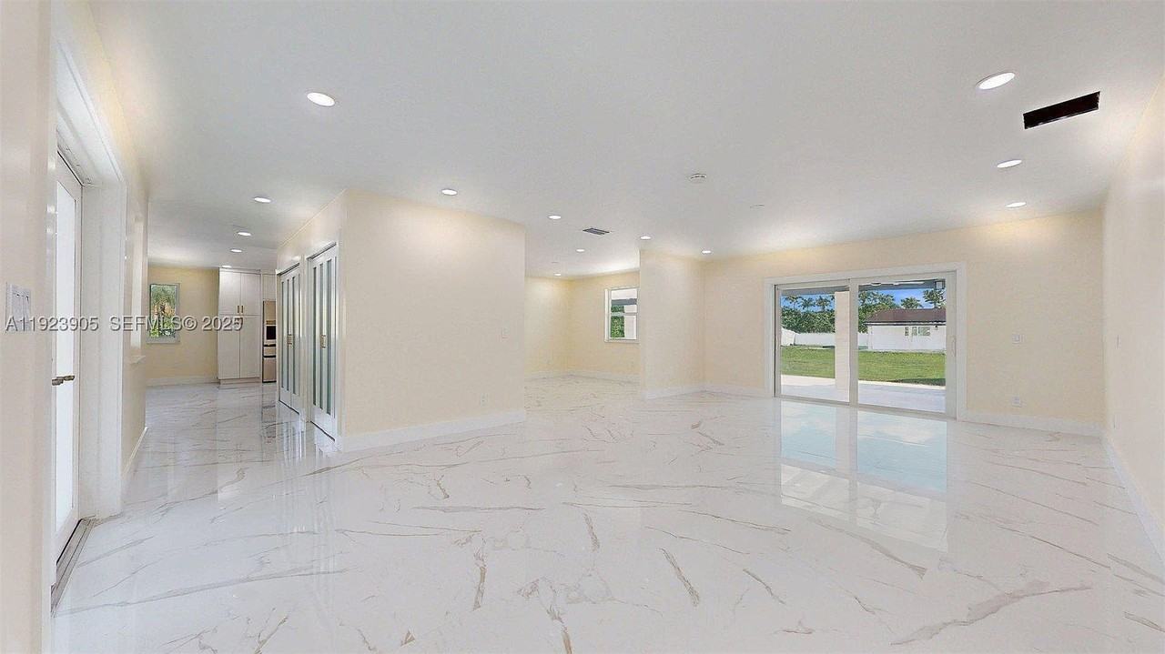 3801 Sw 132nd Ave - Photo 4 of 50