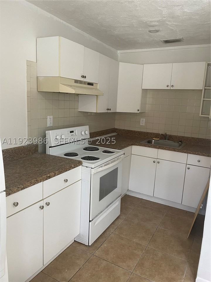 2481 Nw 13th Ct #1-2 - Photo 7 of 9
