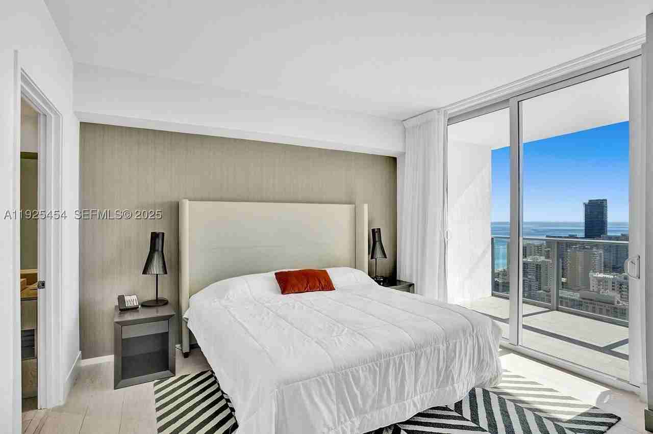 4010 S Ocean Dr - Photo 4 of 30