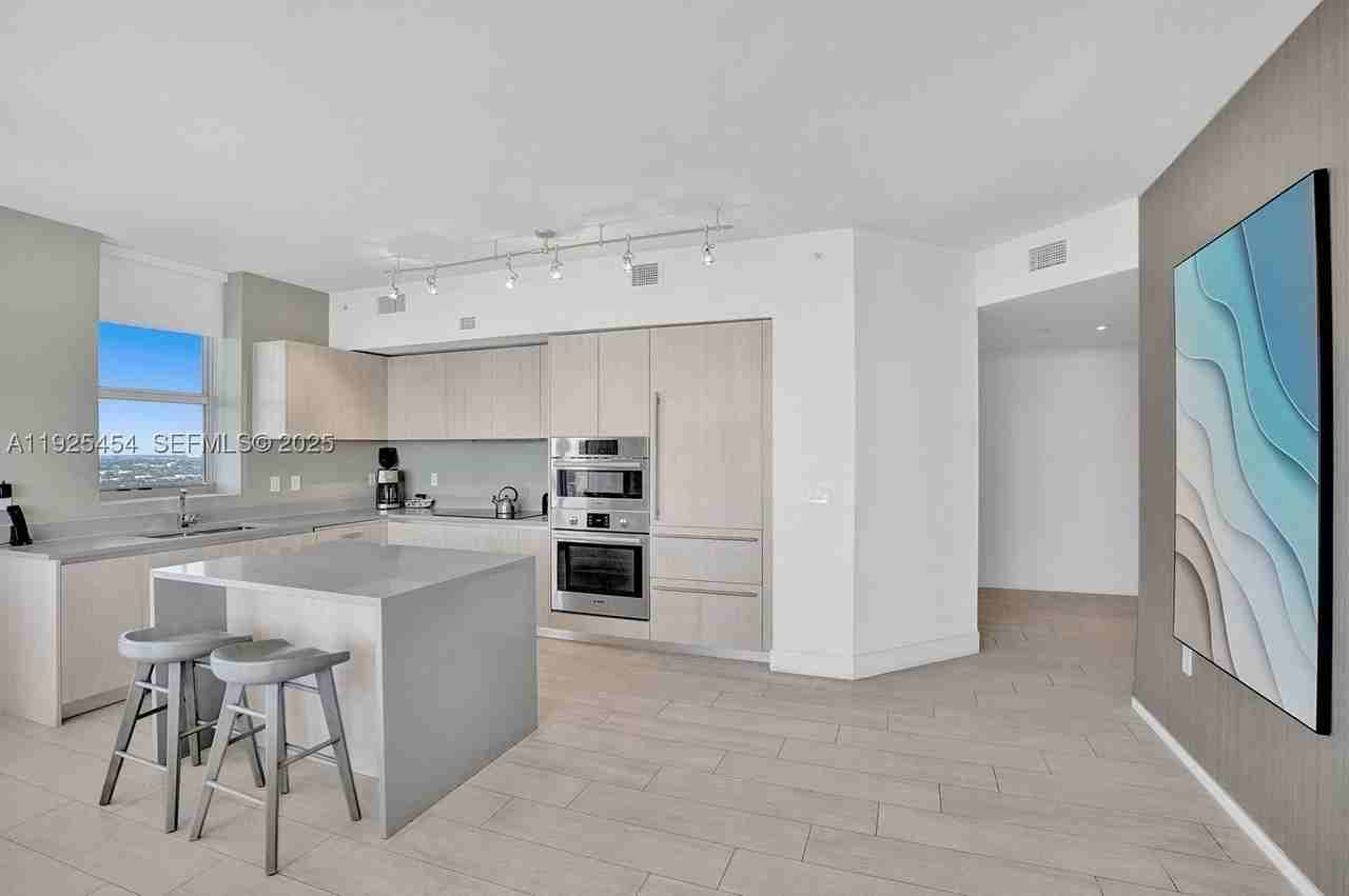 4010 S Ocean Dr - Photo 6 of 30
