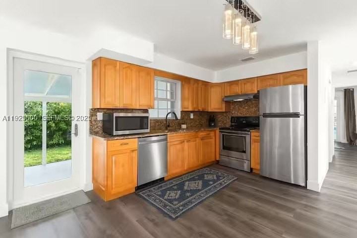 909 Ne 7th St - Photo 3 of 37
