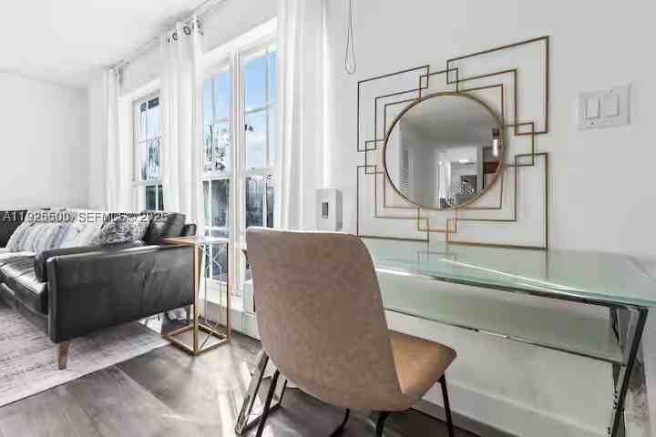909 Ne 7th St - Photo 6 of 37