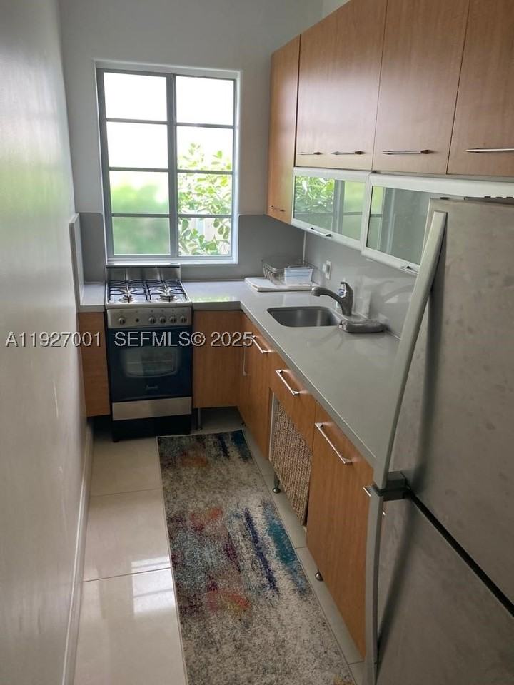 526 15th St #2 - Photo 5 of 11