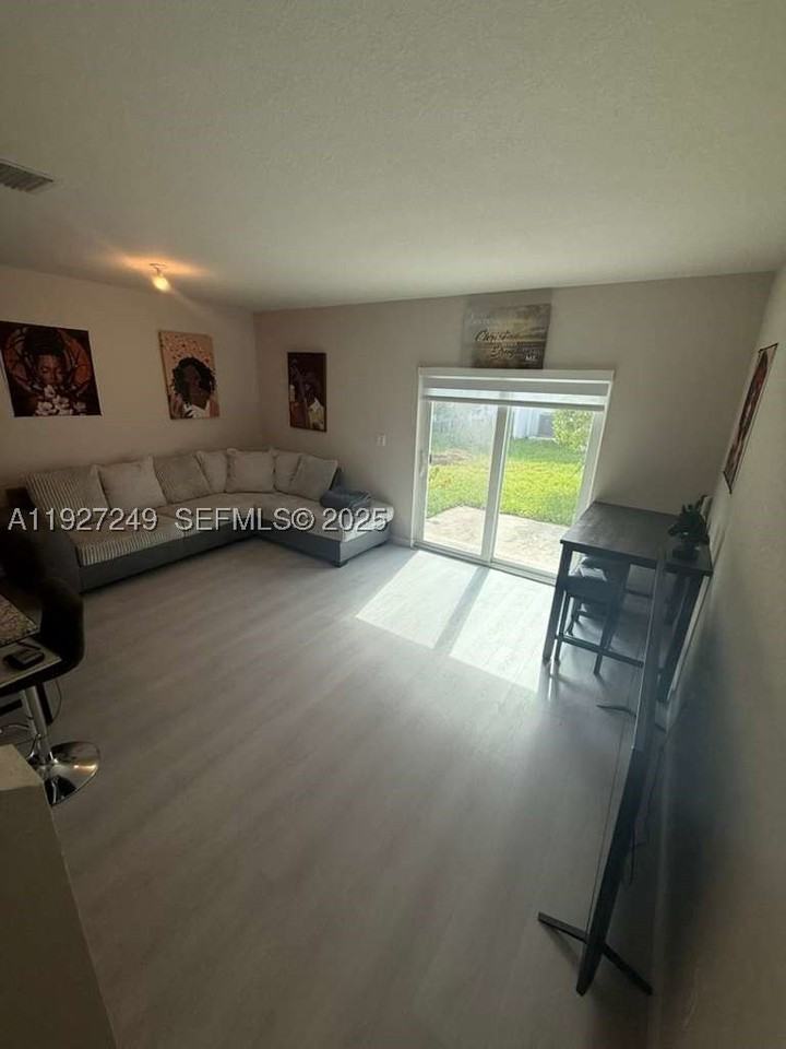 1037 Nw 5th St #1037 - Photo 3 of 13