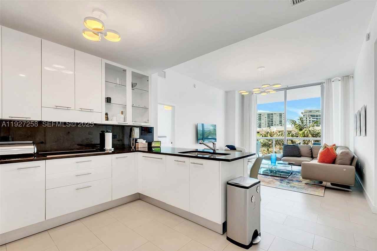 6799 Collins Ave #312