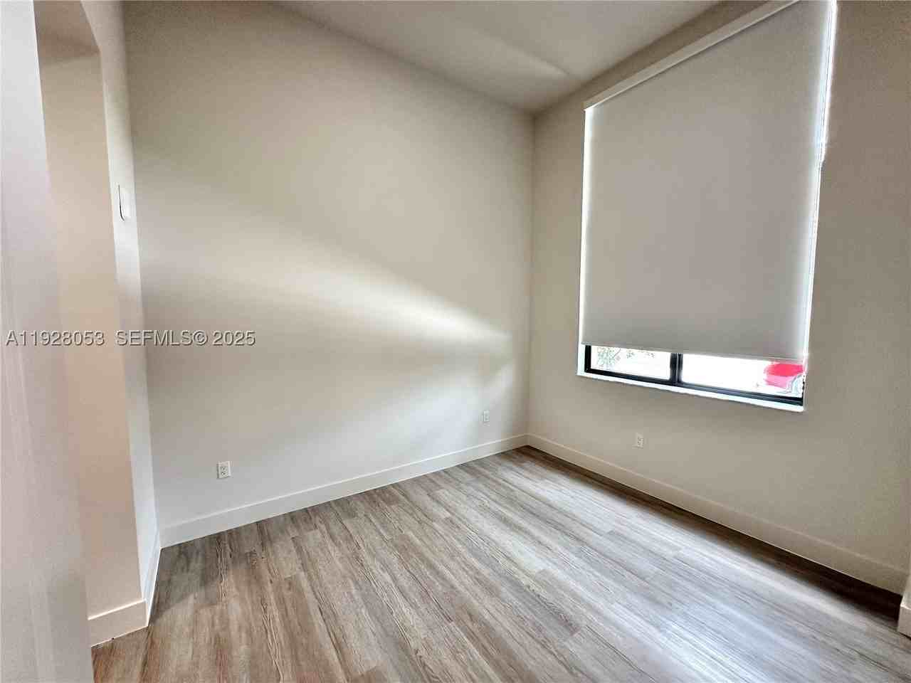 18412 Homestead Ave #110 - Photo 4 of 14