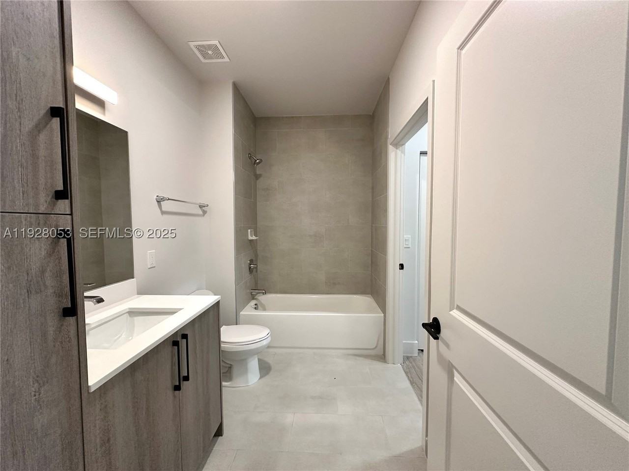 18412 Homestead Ave #110 - Photo 6 of 14