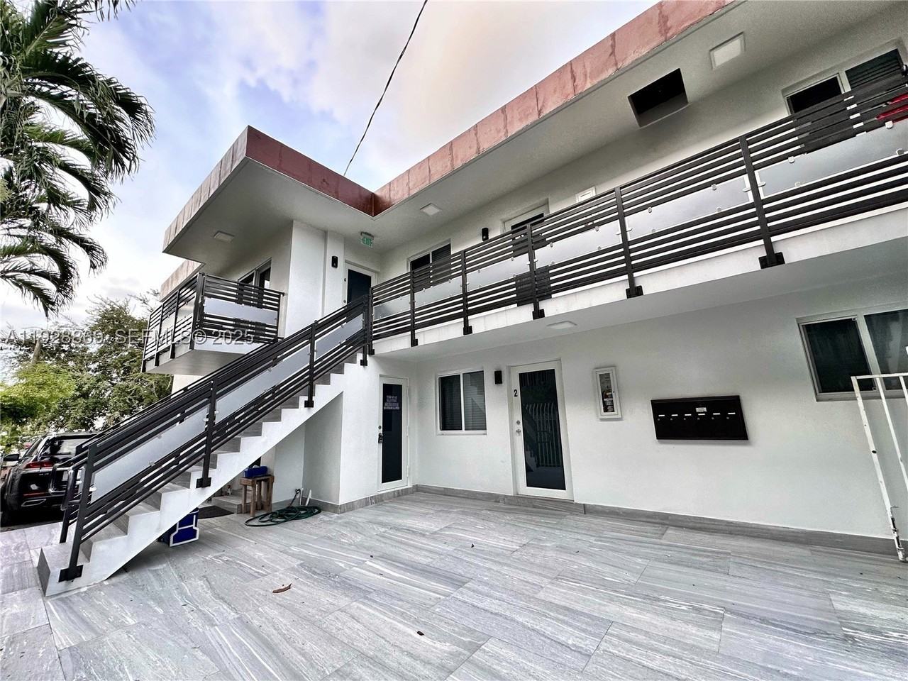 1629 Sw 3rd St #5 - Photo 4 of 24