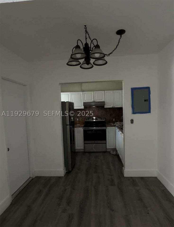 1895 Venice Park Dr #A18 - Photo 4 of 11
