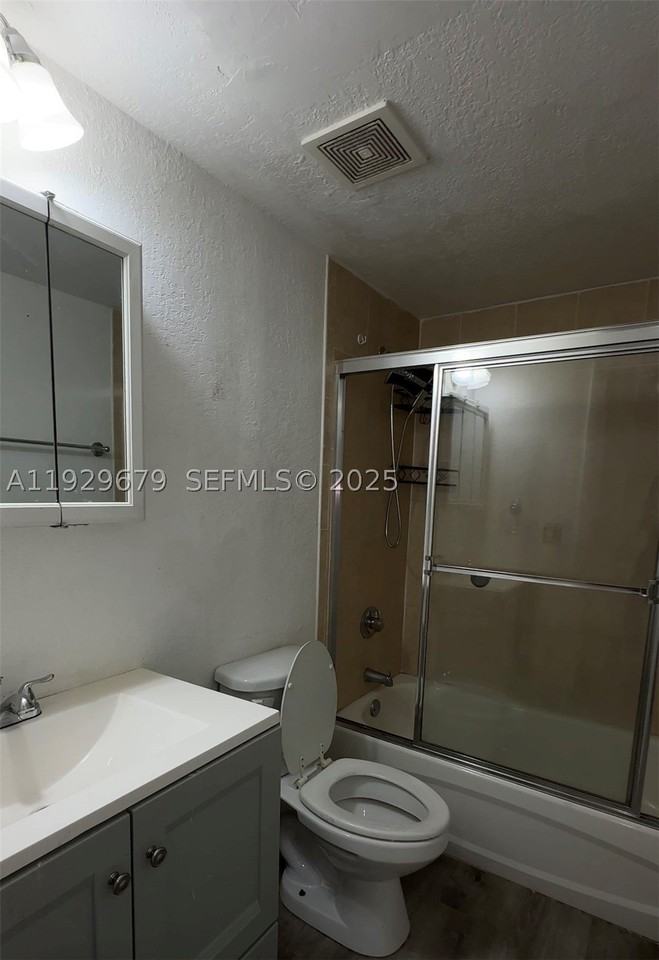 1895 Venice Park Dr #A18 - Photo 7 of 11