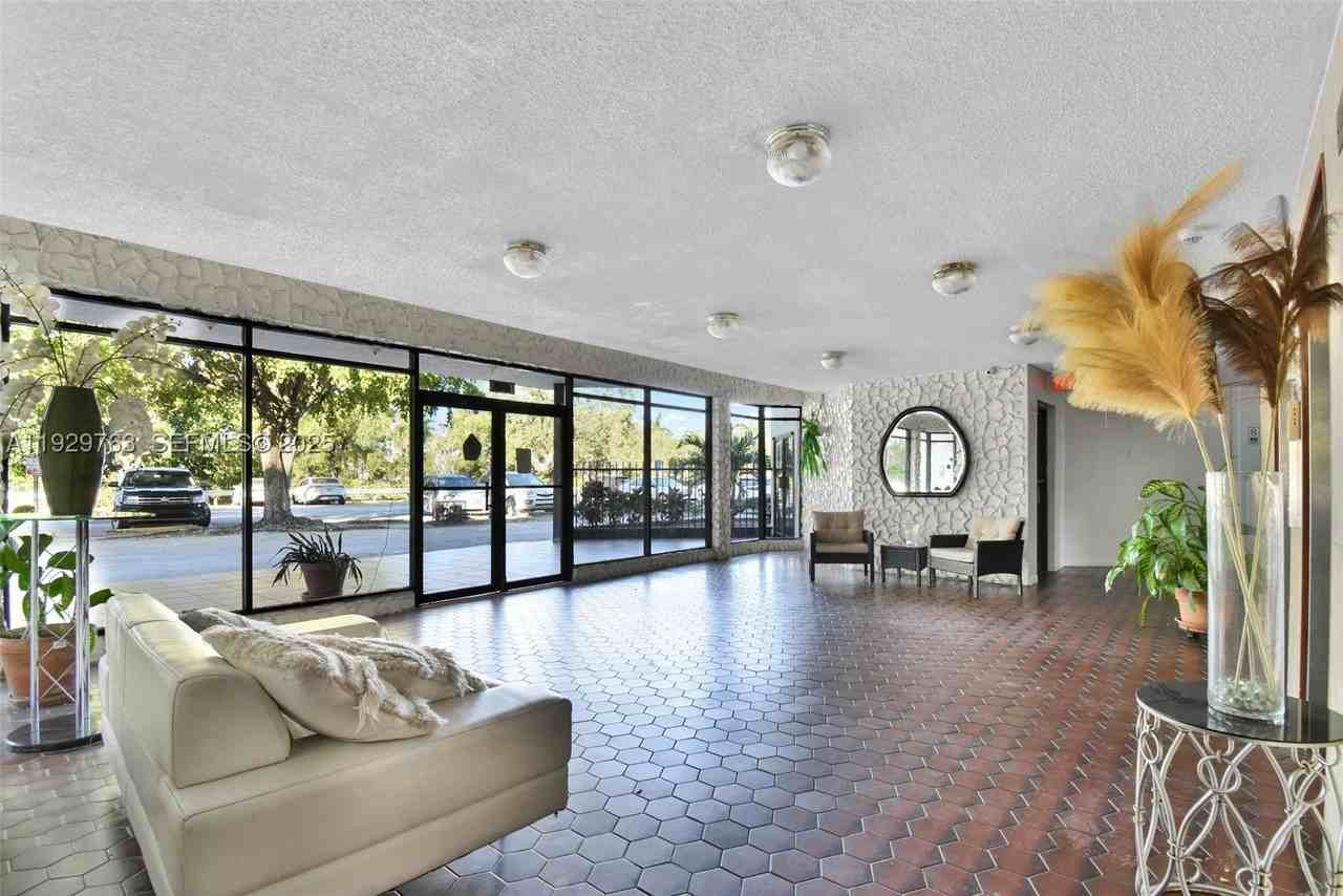 9682 Fontainebleau Blvd #306 - Photo 6 of 20