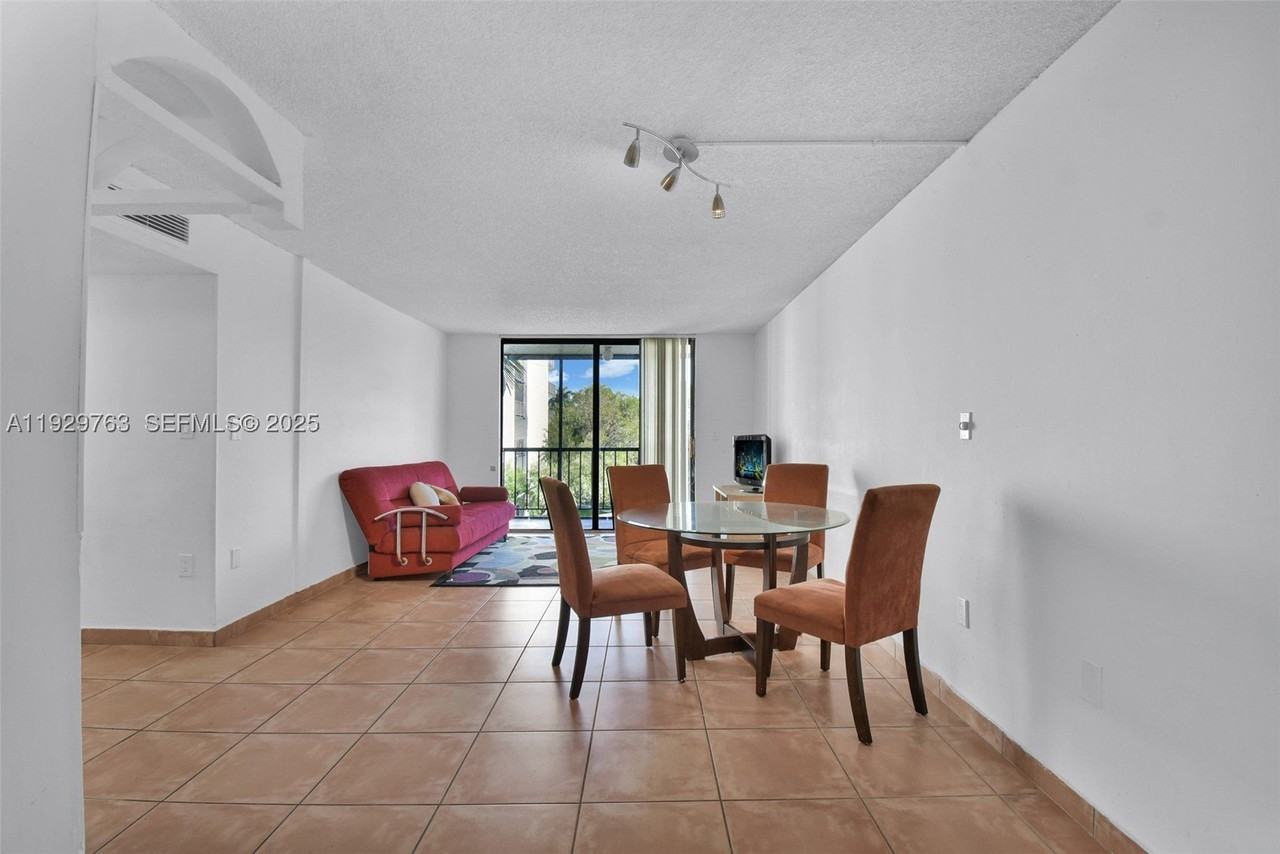 9682 Fontainebleau Blvd #306 - Photo 7 of 20
