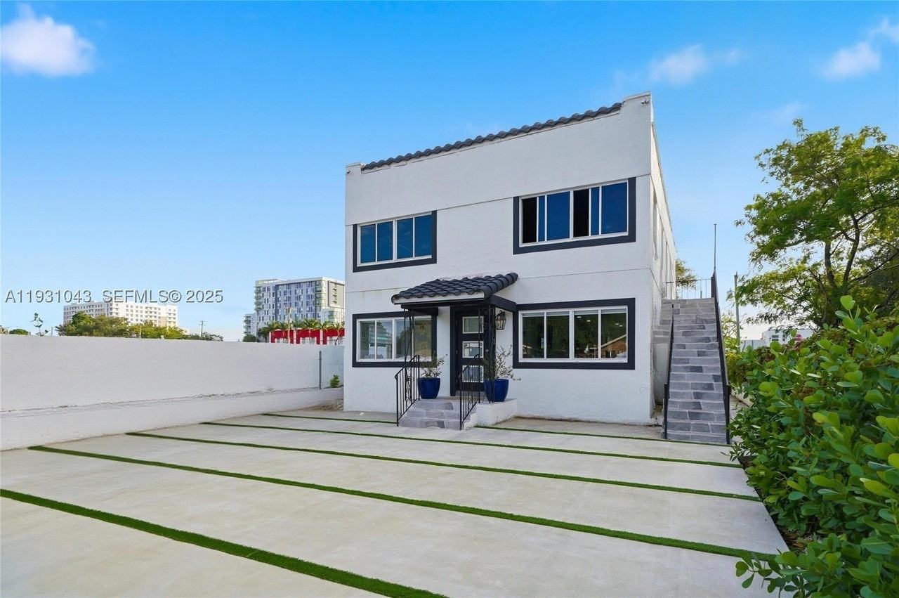 1590 Nw 38th St #1 - Photo 3 of 36