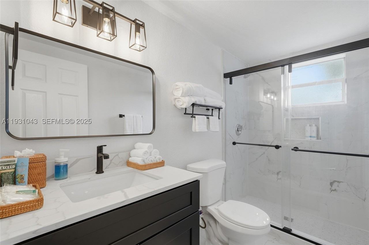 1590 Nw 38th St #1 - Photo 6 of 36