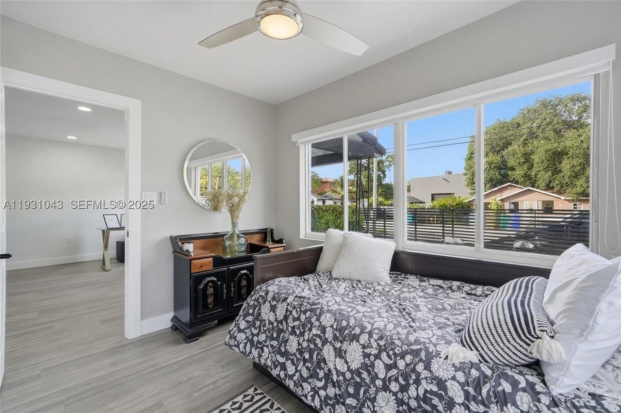 1590 Nw 38th St #1 - Photo 7 of 36