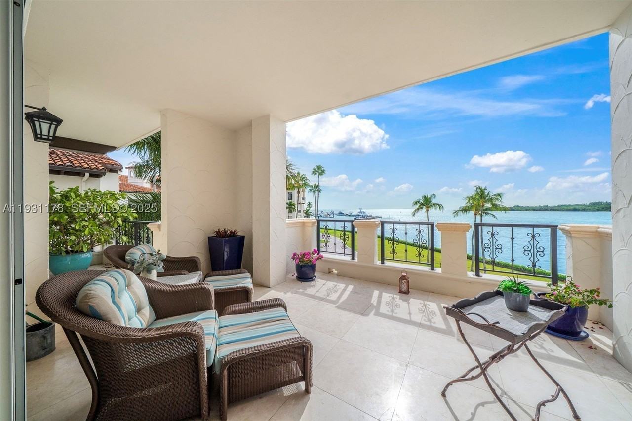 2332 Fisher Island Dr #4302