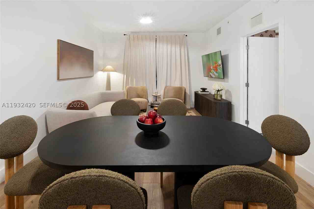 1542 Nw 2nd St #105 - Photo 5 of 17