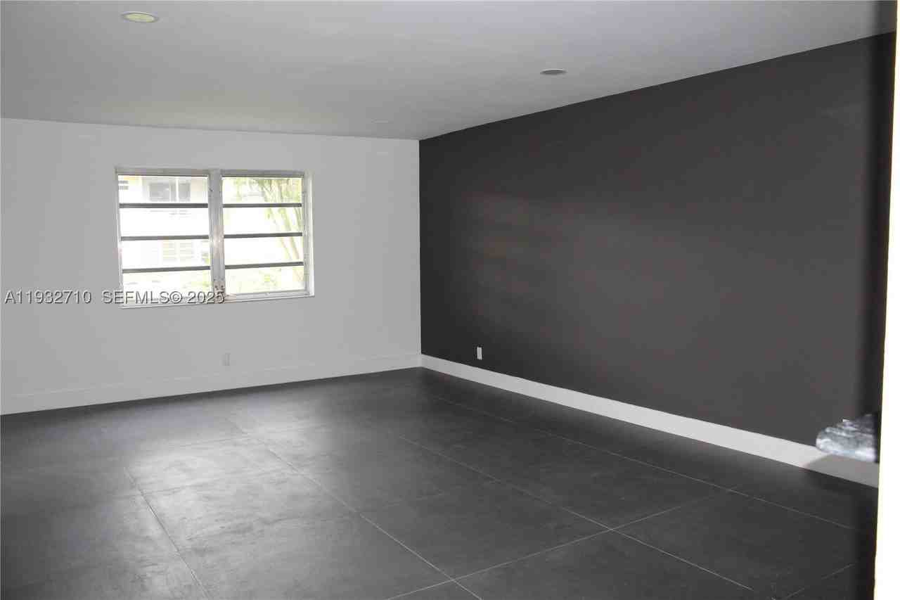 5140 Sw 40th Ave #3C - Photo 2 of 21