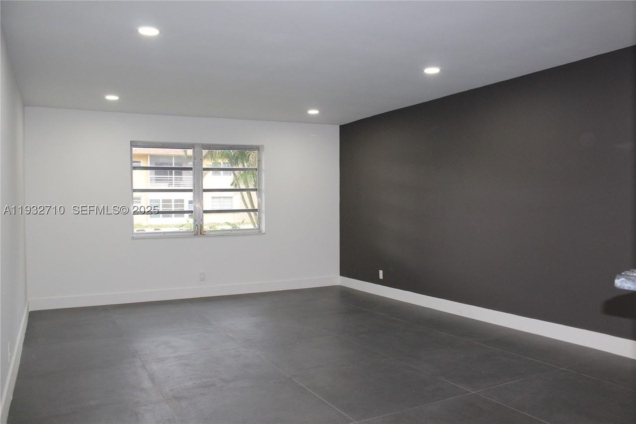 5140 Sw 40th Ave #3C - Photo 3 of 21