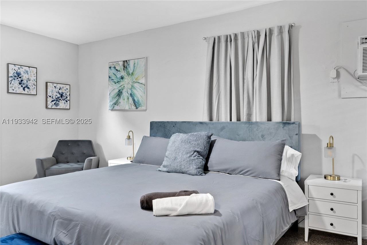 427 Ne 107th St #2 - Photo 5 of 14