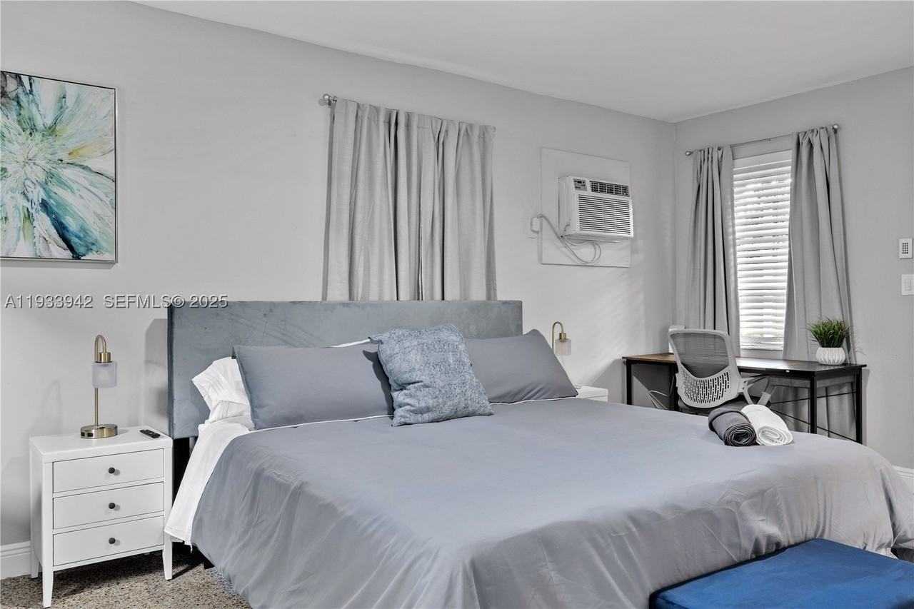 427 Ne 107th St #2 - Photo 7 of 14