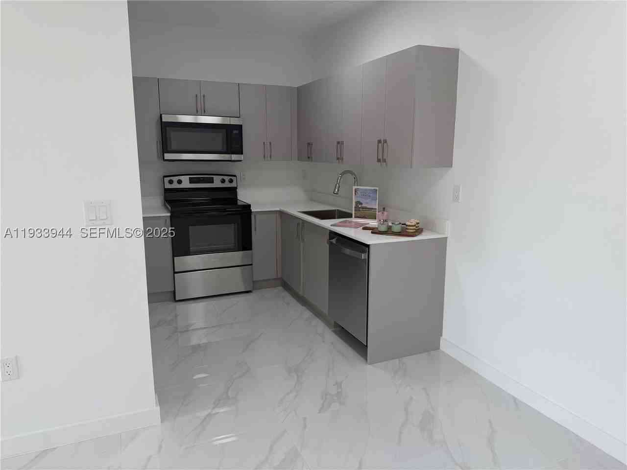 2306 E 4th Ave #303 - Photo 5 of 13