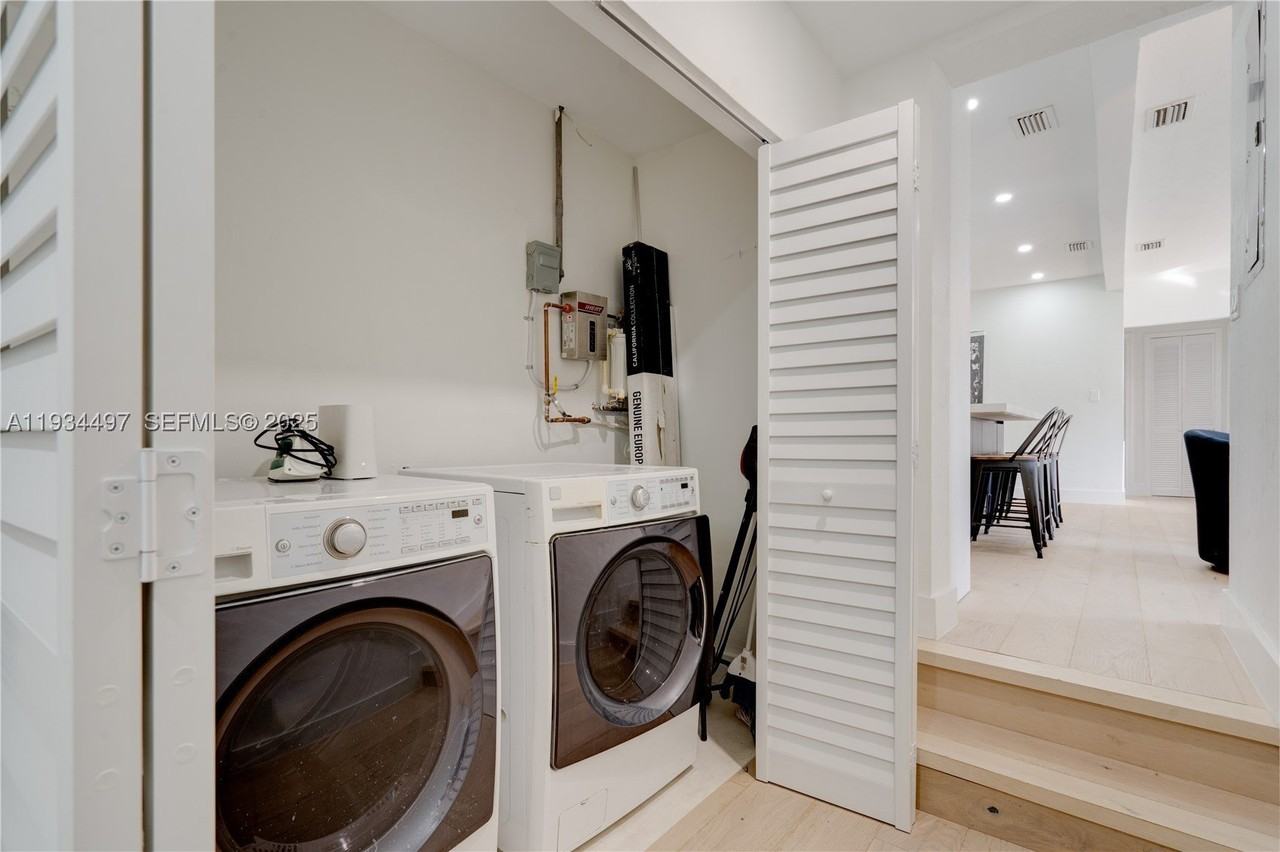 347 Ne 110th St - Photo 5 of 6