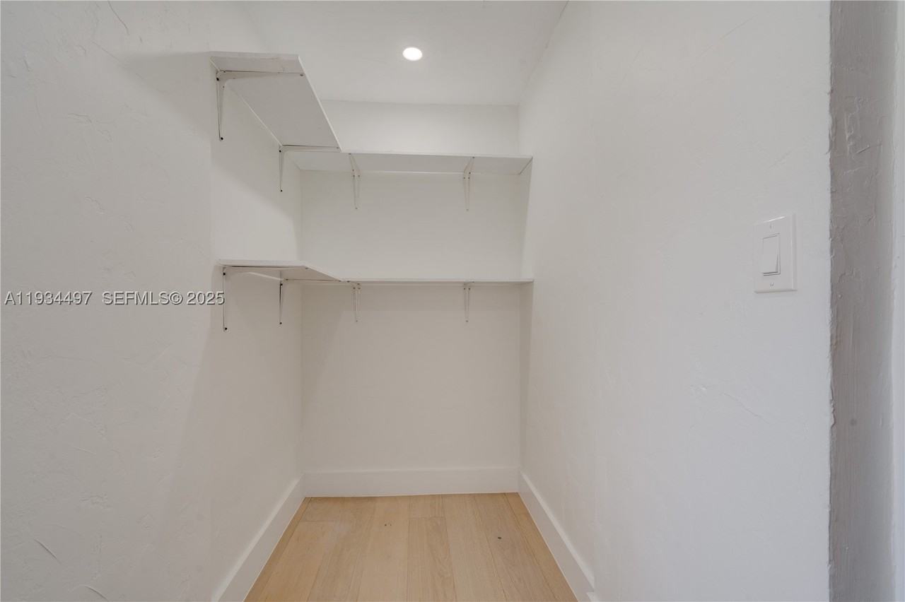 347 Ne 110th St - Photo 6 of 6