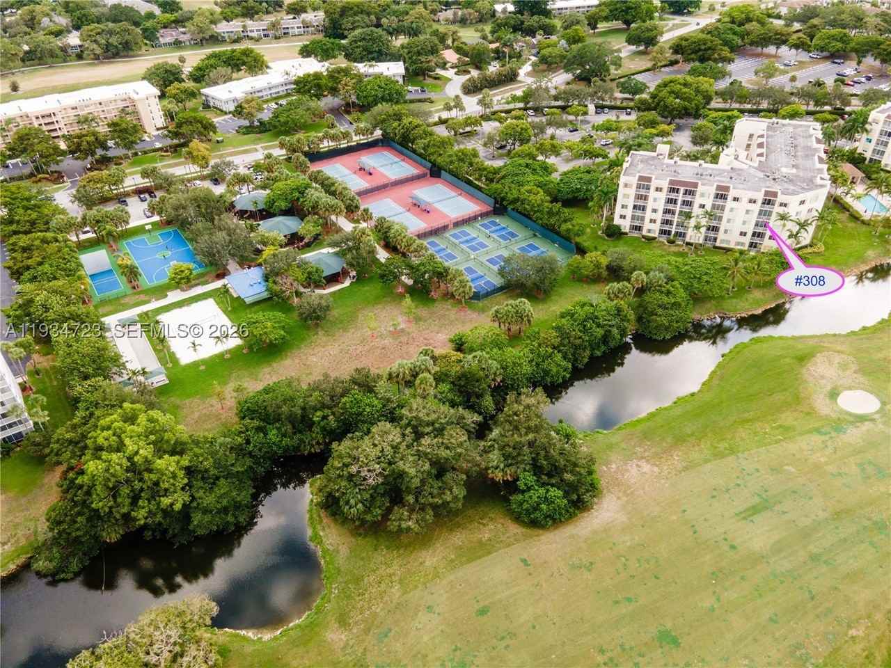 3500 Oaks Clubhouse Dr #308