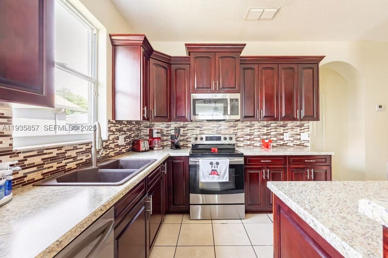 2139 Mallard Creek Cir #0 - Photo 4 of 23