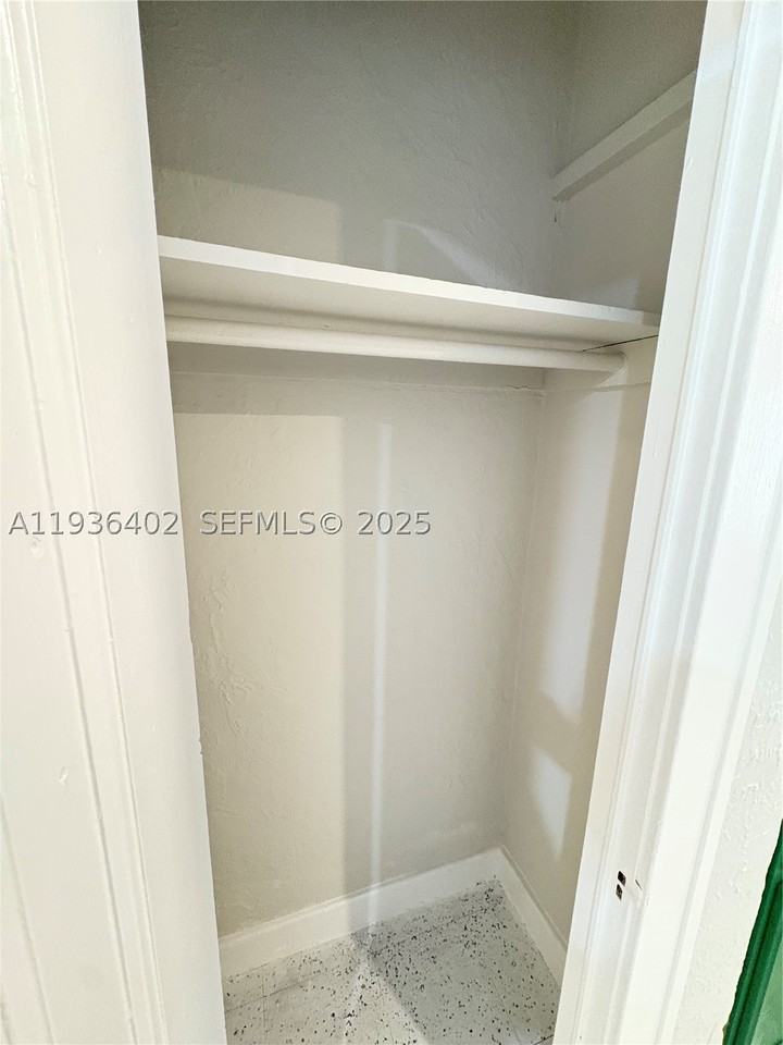 1901 SW SW 9 Street #1 - Photo 5 of 30