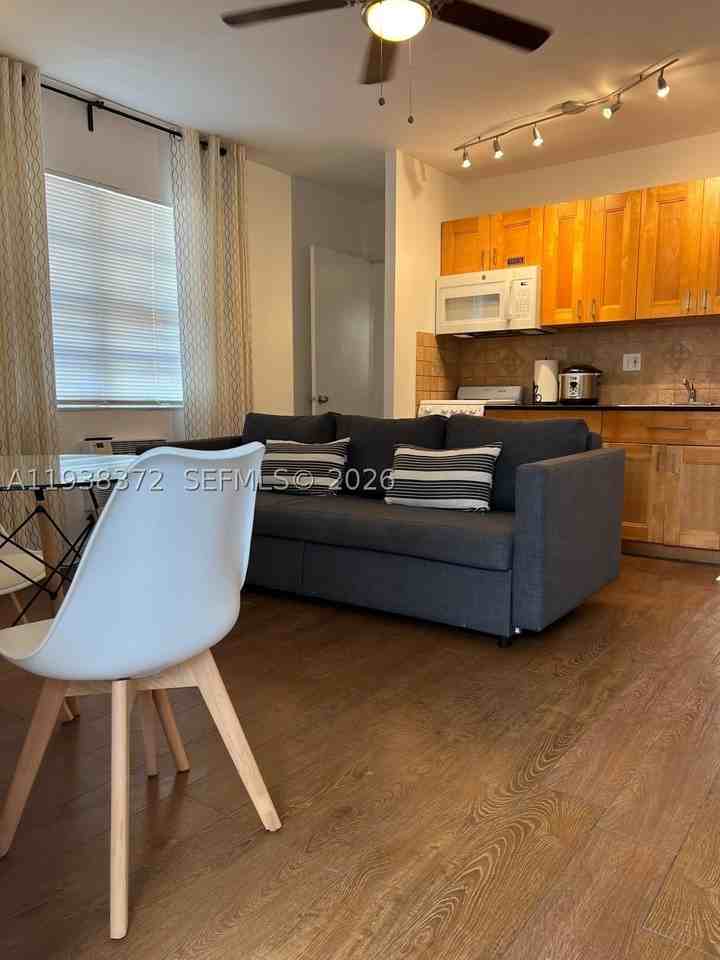 740 Michigan Ave #5