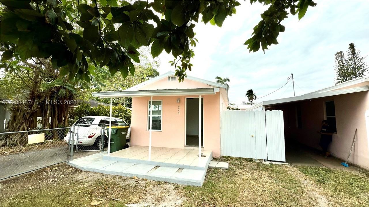 616 Sw 8th Ave #620 - Photo 2 of 11