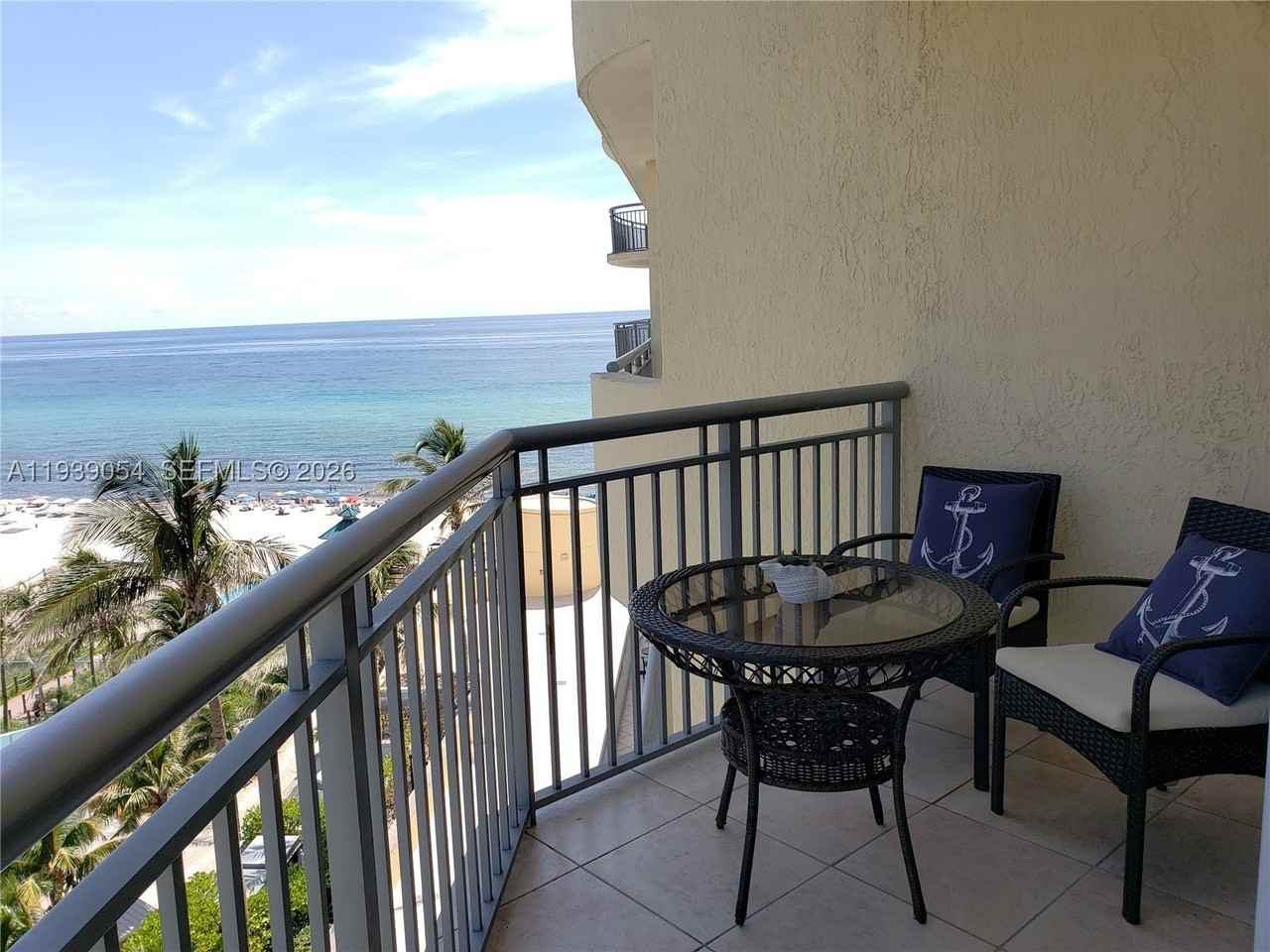 17375 Collins Ave #906