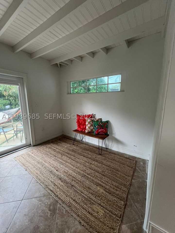 1110 Ne 119th St #0 - Photo 2 of 14