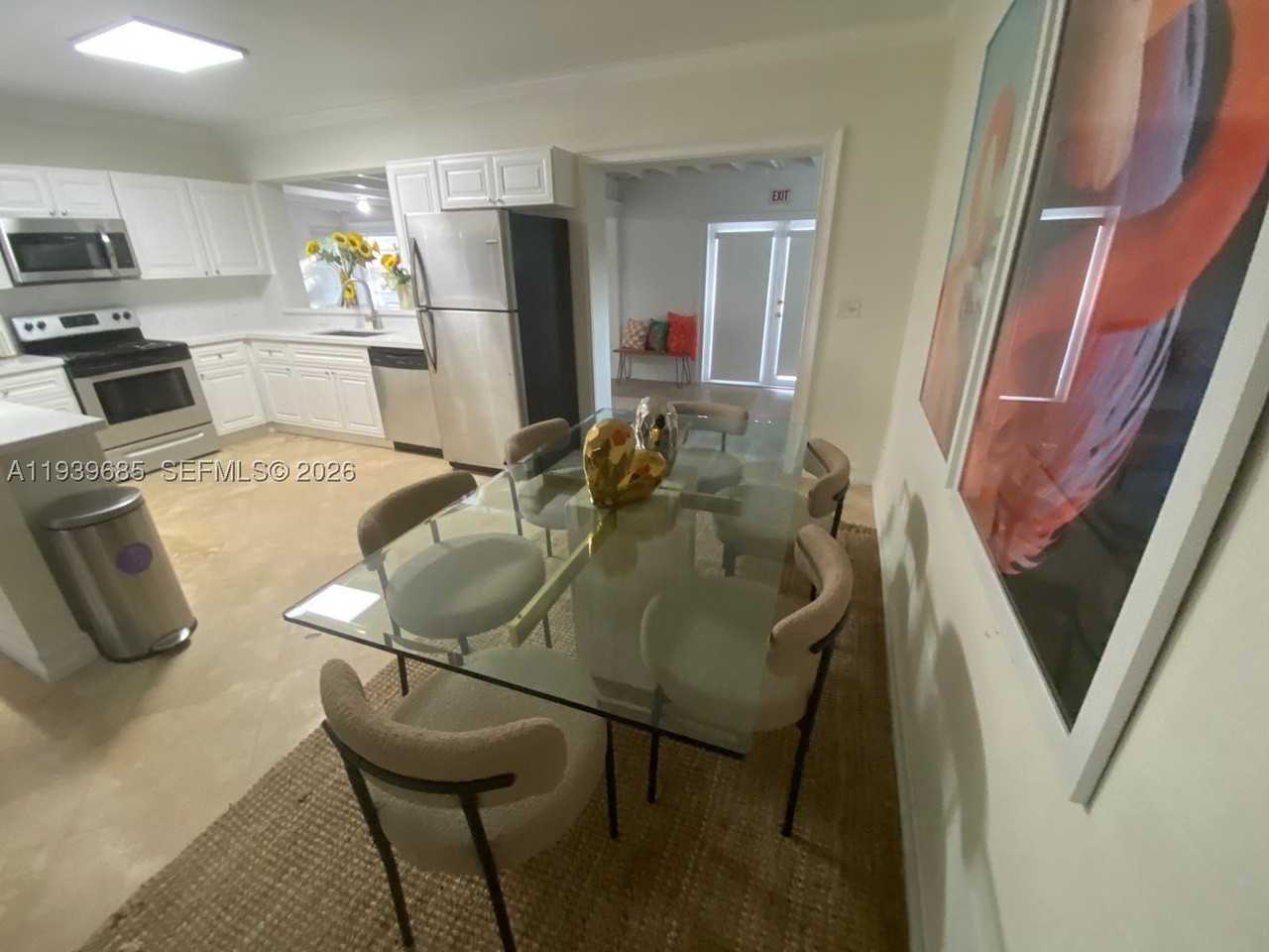 1110 Ne 119th St #0 - Photo 7 of 14