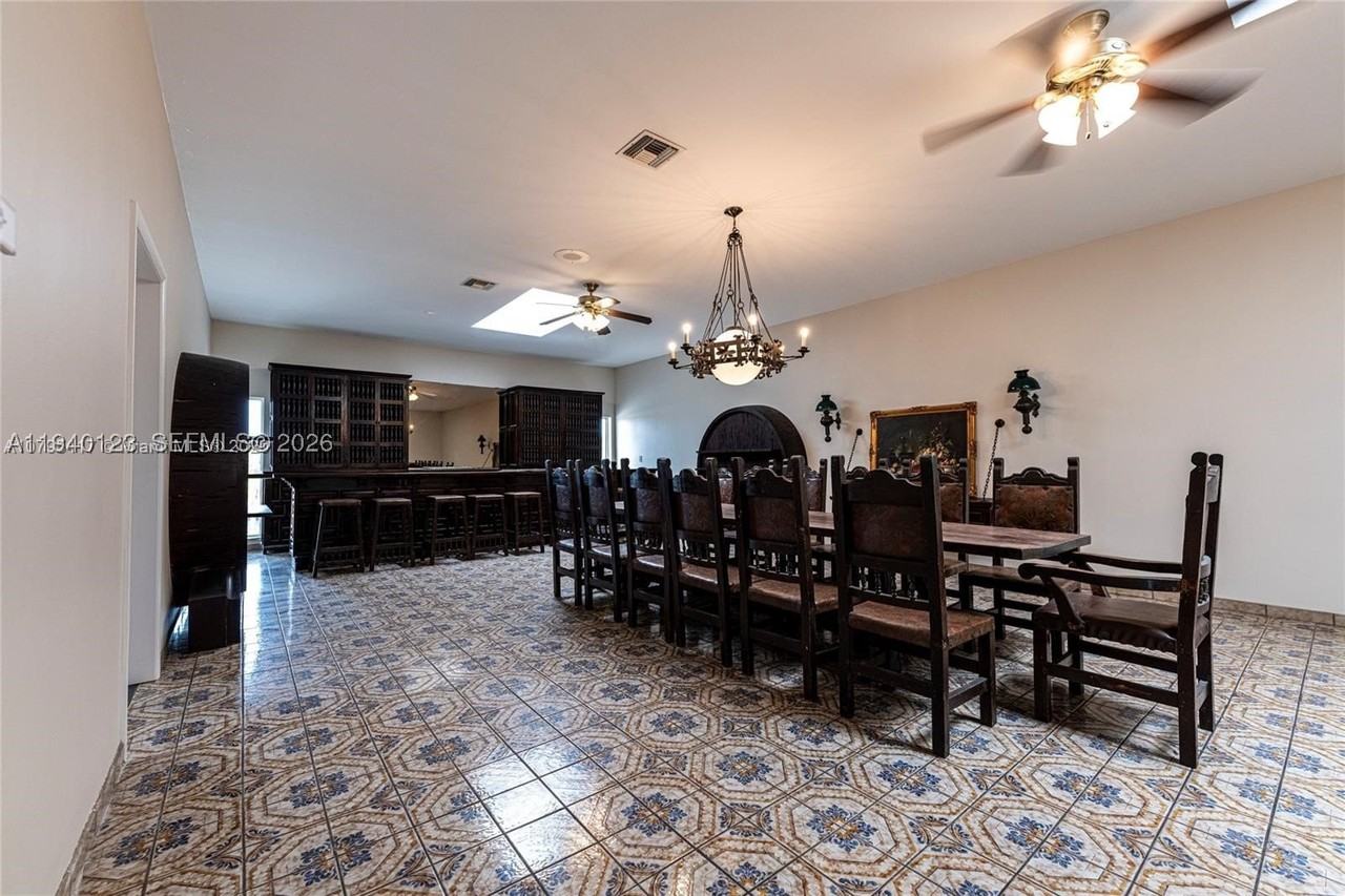 236 N Federal Hwy #201 - Photo 4 of 50