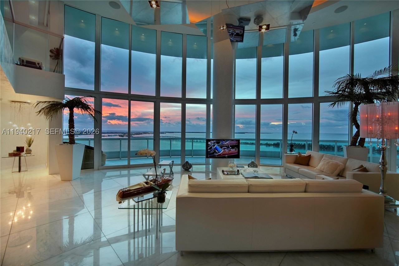 1643 Brickell Ave #2902