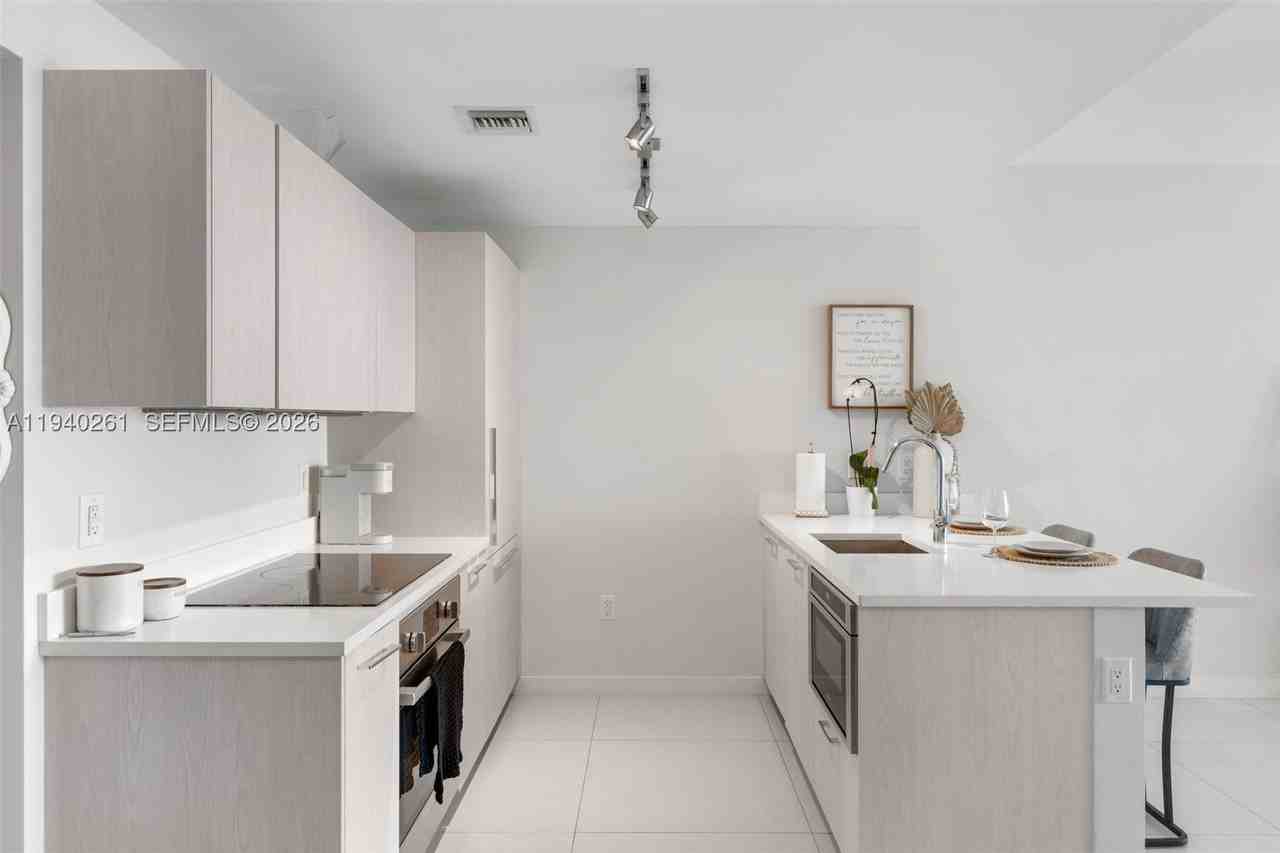 501 Ne 31st St #1503 - Photo 5 of 50