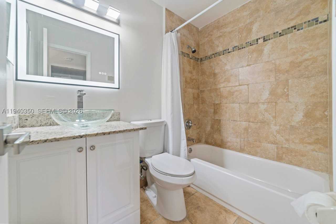 880 Ne 207th Ter #202-10 - Photo 6 of 15