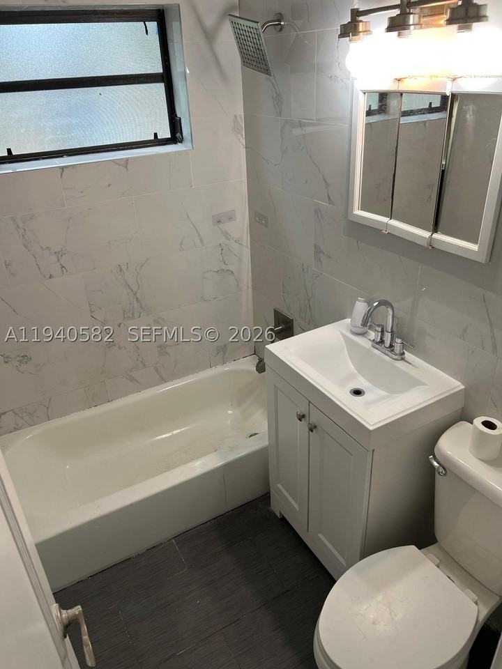 130 Ne 171st Ter - Photo 6 of 8