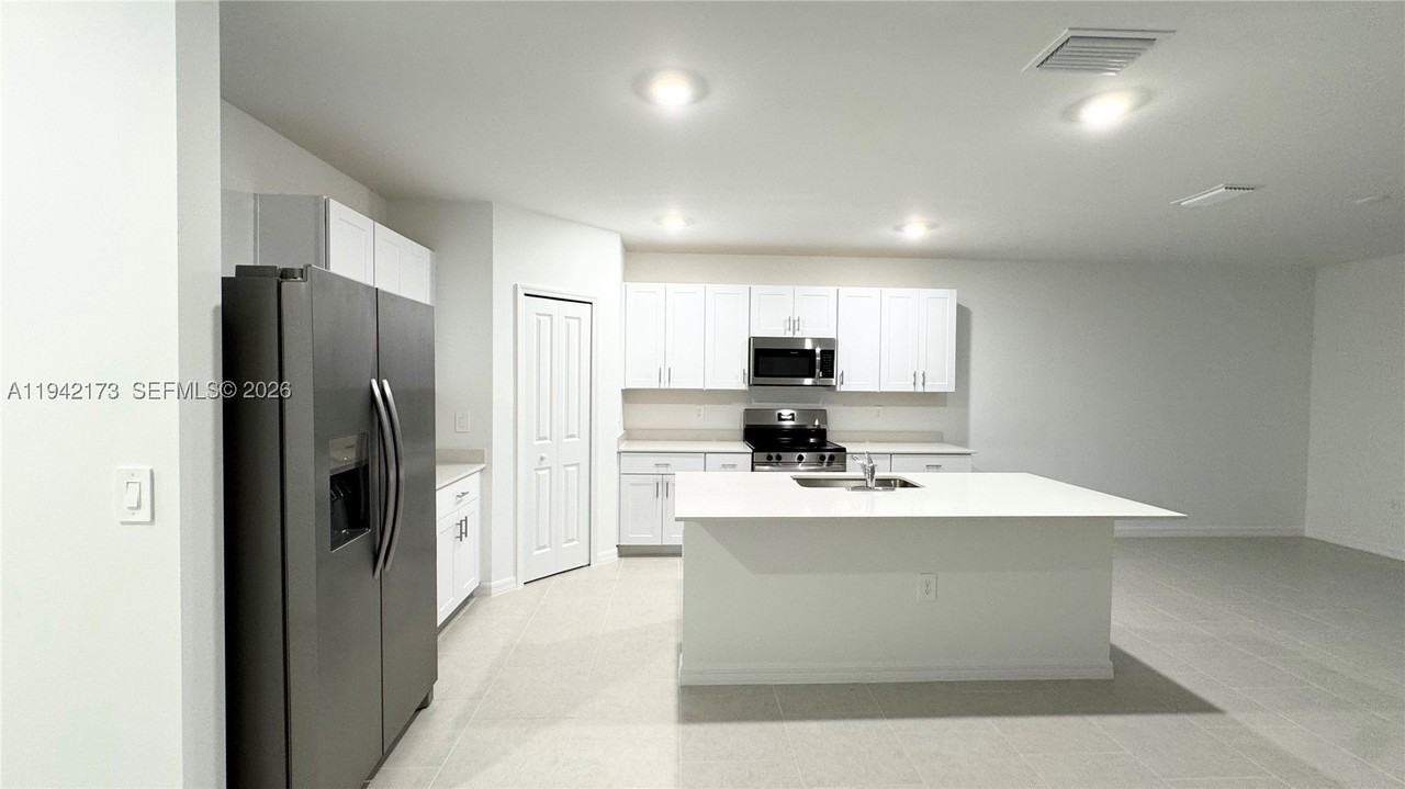 17208 Cantu Ct - Photo 4 of 22